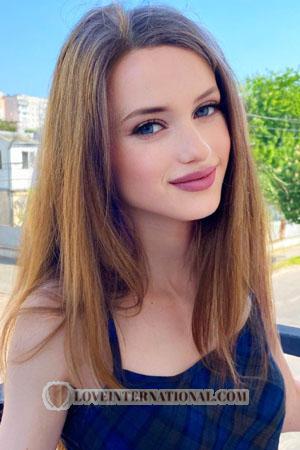 204336 - Alina Age: 21 - Ukraine